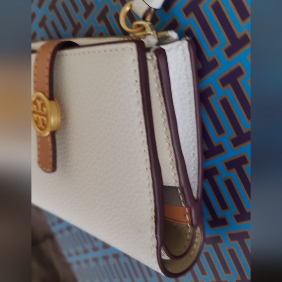 🎄SALE 🍬 TORY BURCH: Robinson Mini Wallet NWOT - Picture 6 of 8